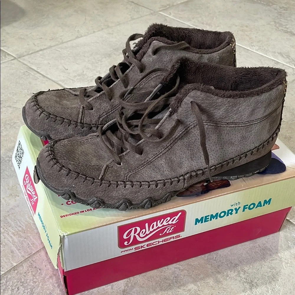 Skechers Brown Ankle Boots with Suede Finish - Picture 2 of 7